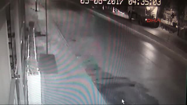 Maltepe'de Yolun Çökme Anı Kamerada