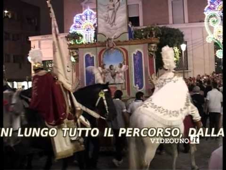 festa della Bruna: tre giri del carro tionfale