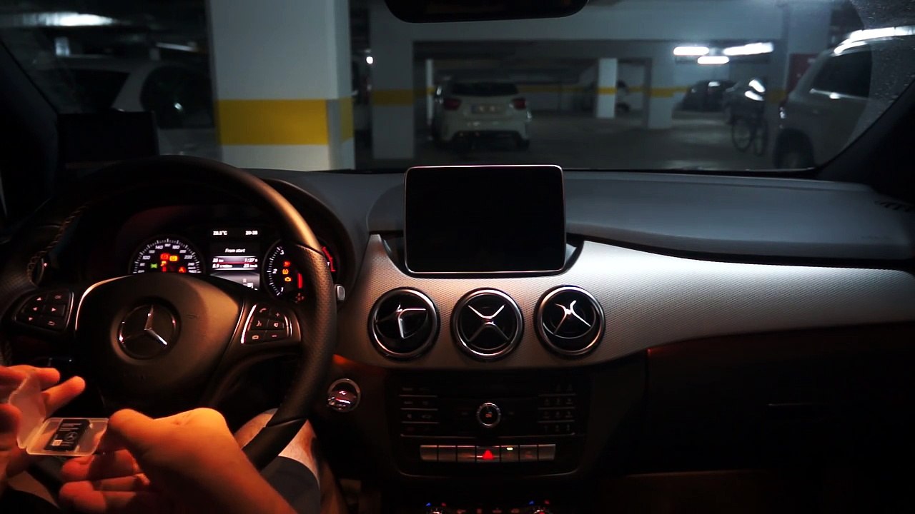 Installation of Mercedes Garmin Map Pilot - video dailymotion