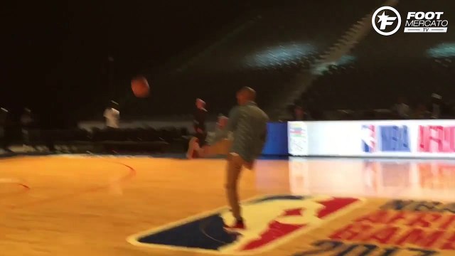 Au basket, Thierry Henry se régale balle au pied