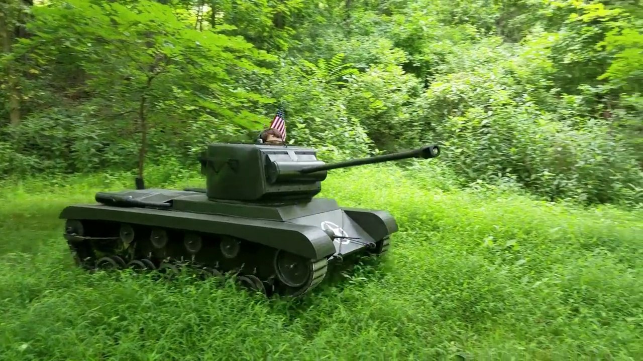 Ils construisent leur char d'assaut eux même !! Petite balade en Tanks