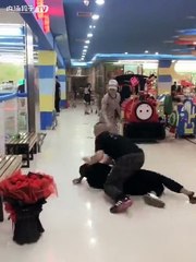 funny moments of Moving Dolls on Roadside