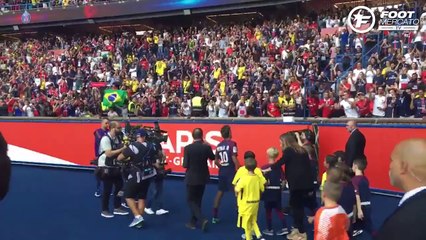 Neymar présenté aux supporters du Parc des Princes