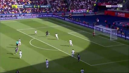 Cavani inscrit son premier but de la saison 2017-2018 devant un Neymar fou de joie !