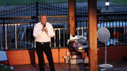 Colin Paul sings 'Thrill Of Your Love' Days Inn Pool Party 2016