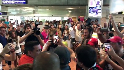 Nice taraftarı, Wesley Sneijder'i karşıladı