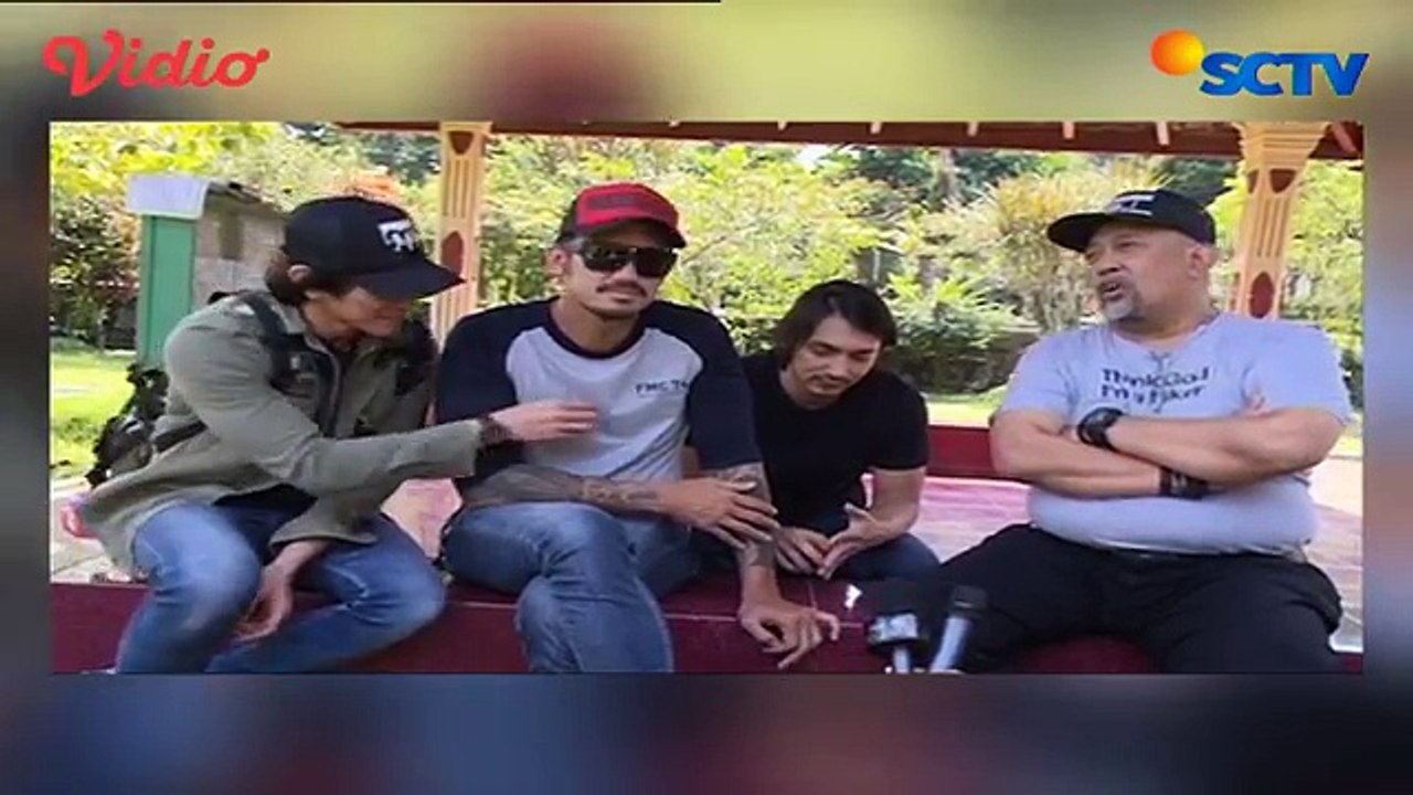 Pemain Warkop DKI Reborn Ziarah ke Makam Dono d...