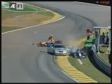 Heidfeld tape dans la voiture médical