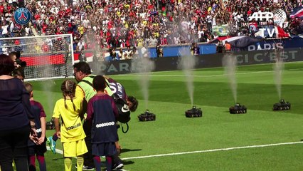 Aficionados del PSG dan la bienvenida a Neymar