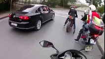 Trafikte Motosikletlilere Silah Çeken Polisler