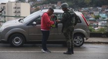 Impresionante despliegue militar en las favelas de Río de Janeiro deja dos muertos