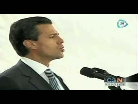 Peña entrega cartas de naturalización a 22 estudiantes extranjeros