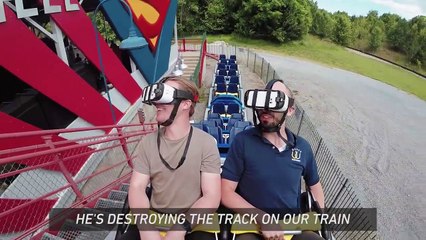 Montar la montaña rusa de realidad virtual Superman en Six Fl ...