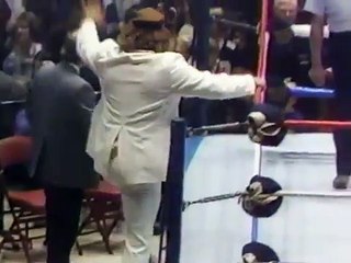 Mr Fuji vs Hillbilly Jim (Tuxedo match)