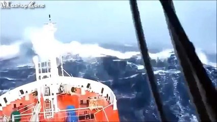 SHIPS IN STORM Horrible FOOTAGE