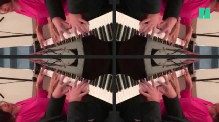 Ils se relaient à quatre sur ce piano pour un mash-up à vous faire perdre la tête