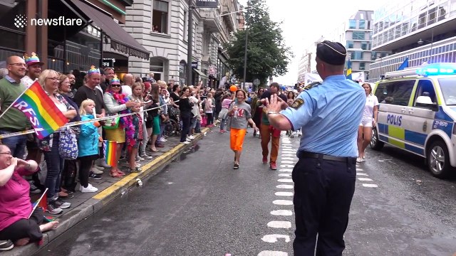 Policeman dances to Despacito at Stockholm Pride