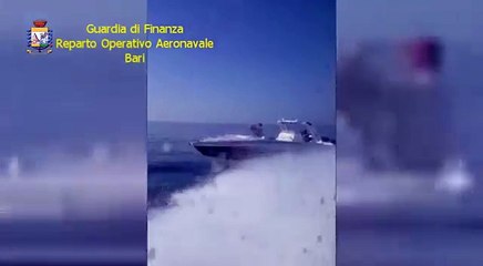 Guardia di finanza- maxi-sequestro di marijuana. Bloccato un potente motoscafo al largo del gargano