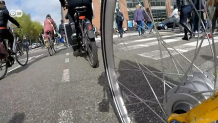 Amsterdam: Bisiklet şehri yaratmada mükemmele doğru