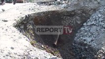 Report TV - Bulqizë, çahet toka, fundoset rruga, bie në humnerë mikrobusi
