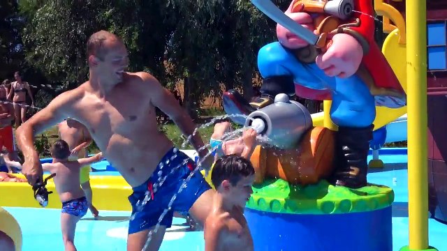 VLOG Аквапарк В маленьком СЕЛЕ Накупили много ПИЦЦЫ Бассейн и горки со змеей Видео для детей Kid Fun