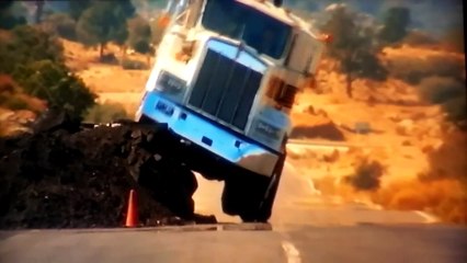 License To Kill (1989): Gas Tanker Chase part 1