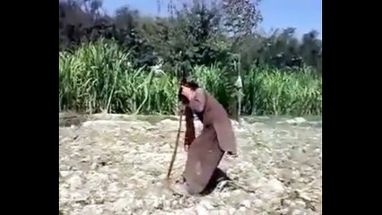 Small Boy  Use a big Gun In Afganistan