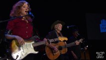 ACL Hall of Fame New Years Eve 2016 | Bonnie Raitt & Willie Nelson Getting Over You
