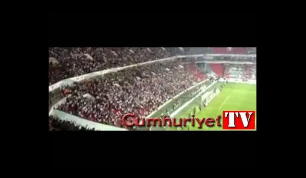 Beşiktaş tribünleri tek ses: Türkiye laiktir laik kalacak