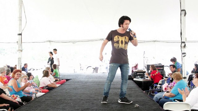 Sean Spiteri sings 'Feeling In My Body' Elvis Week 2014 video