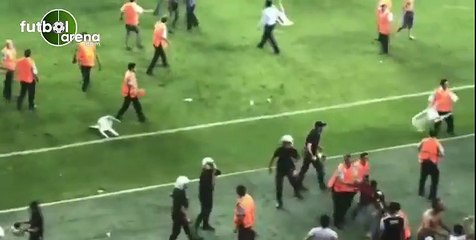 Bu nasıl kupa finali? Konyaspor taraftarı sahaya girdi!