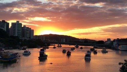 Download Video: Pôr do sol encanta internauta em Camburi, em Vitória