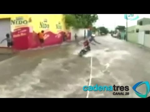 Esquí acuático en las calles inundadas de Mérida, Yucatán