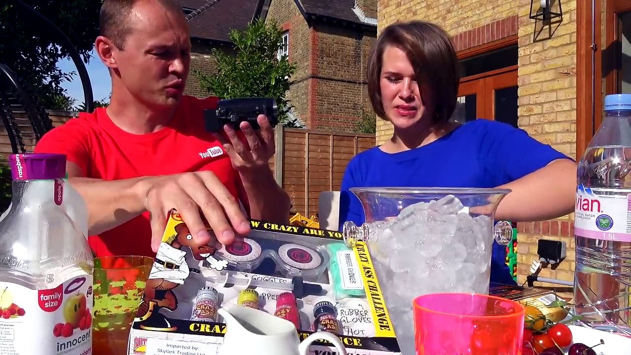 Битва за конфеты ОСТРЫЙ ЧЕЛЛЕНДЖ РОДИТЕЛИ Kiсking ass Challenge Hot pepper fight