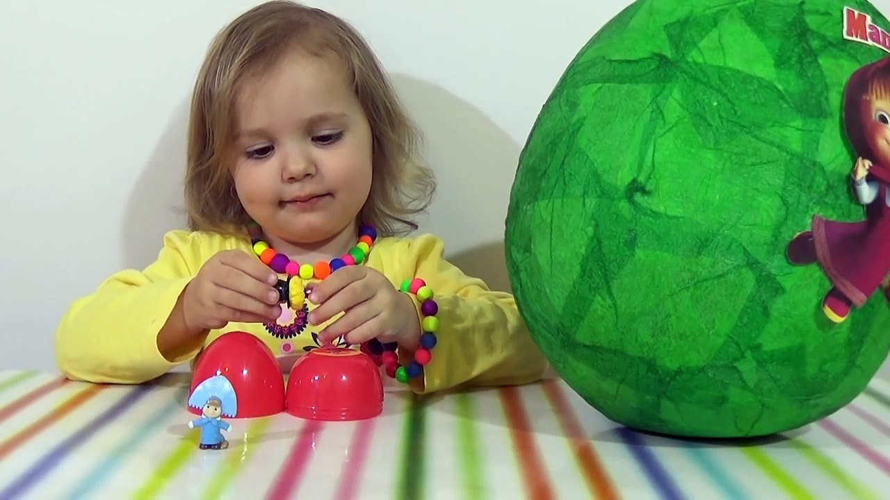 Маша и Медведь большое яйцо с сюрпризом открываем игрушки Giant surprise egg Mas