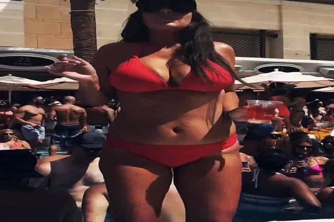 Plus Size Model  Lexi Placourakis  Hot Dance In Pool Party