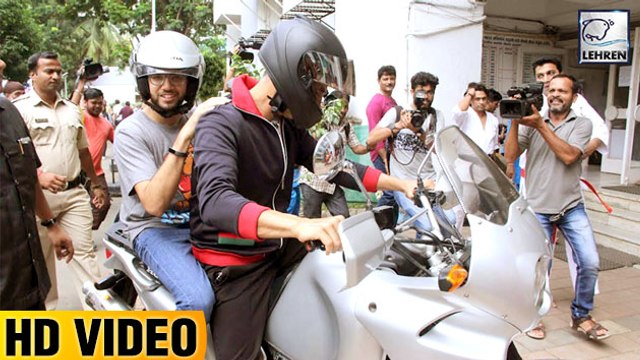 Akshay Kumar Riding Bike In Mumbai With Aditya Thackeray