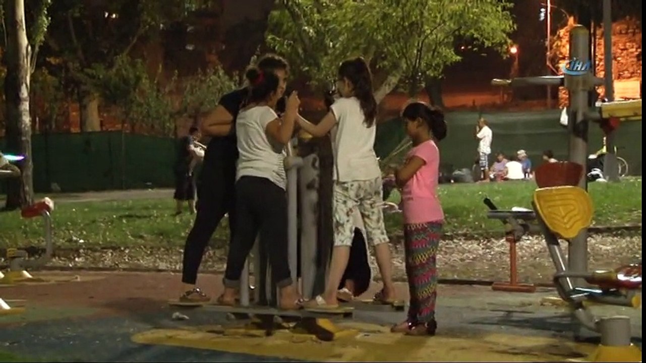 Sıcak Havadan Bunalan İstanbullular Akşam Da Sahil Kenarlarına Akın Etti