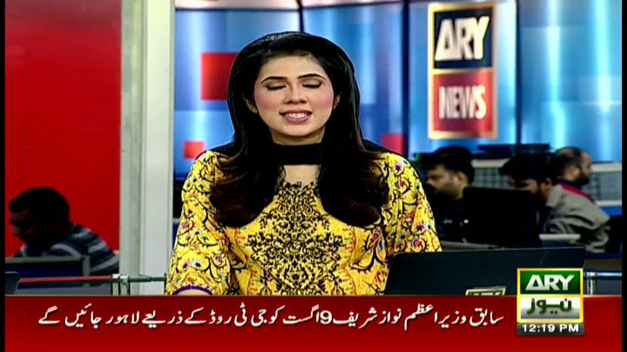 Asfa Bhutto distributes National Flag in Lyari