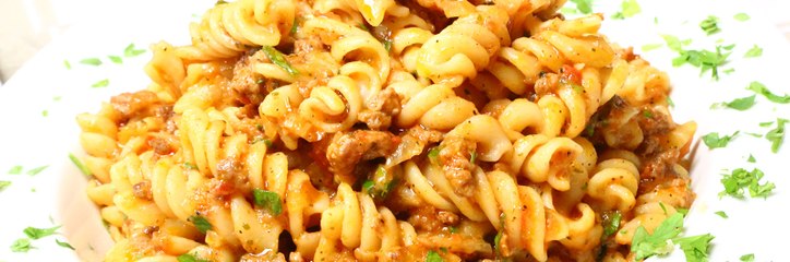 بالفيديو.. طريقة عمل الباستا بعصير الطماطم