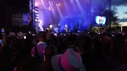 Julien Doré sur la scène du Ronquières Festival