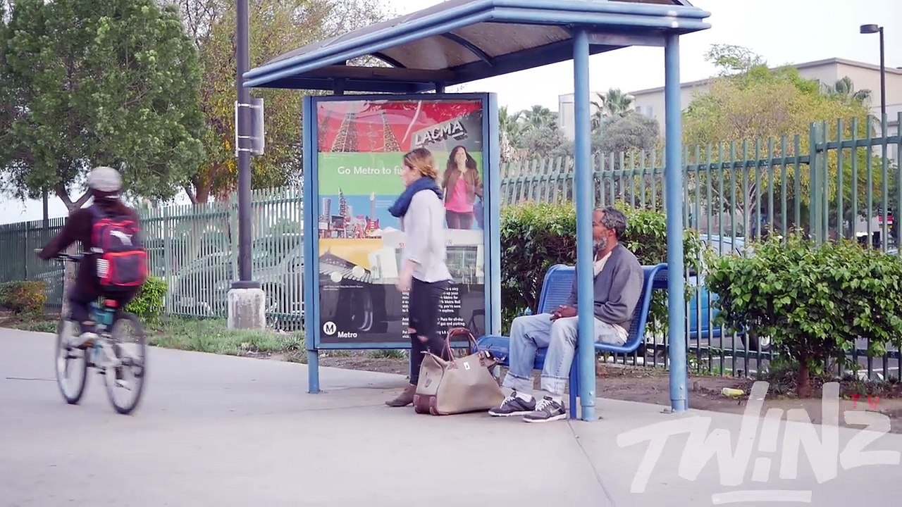 EXPLODING BAIT PURSE IN THE HOOD WITH FART SPRAY!!