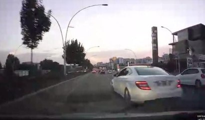 Başkentteki trafik terörü araç kamerasında