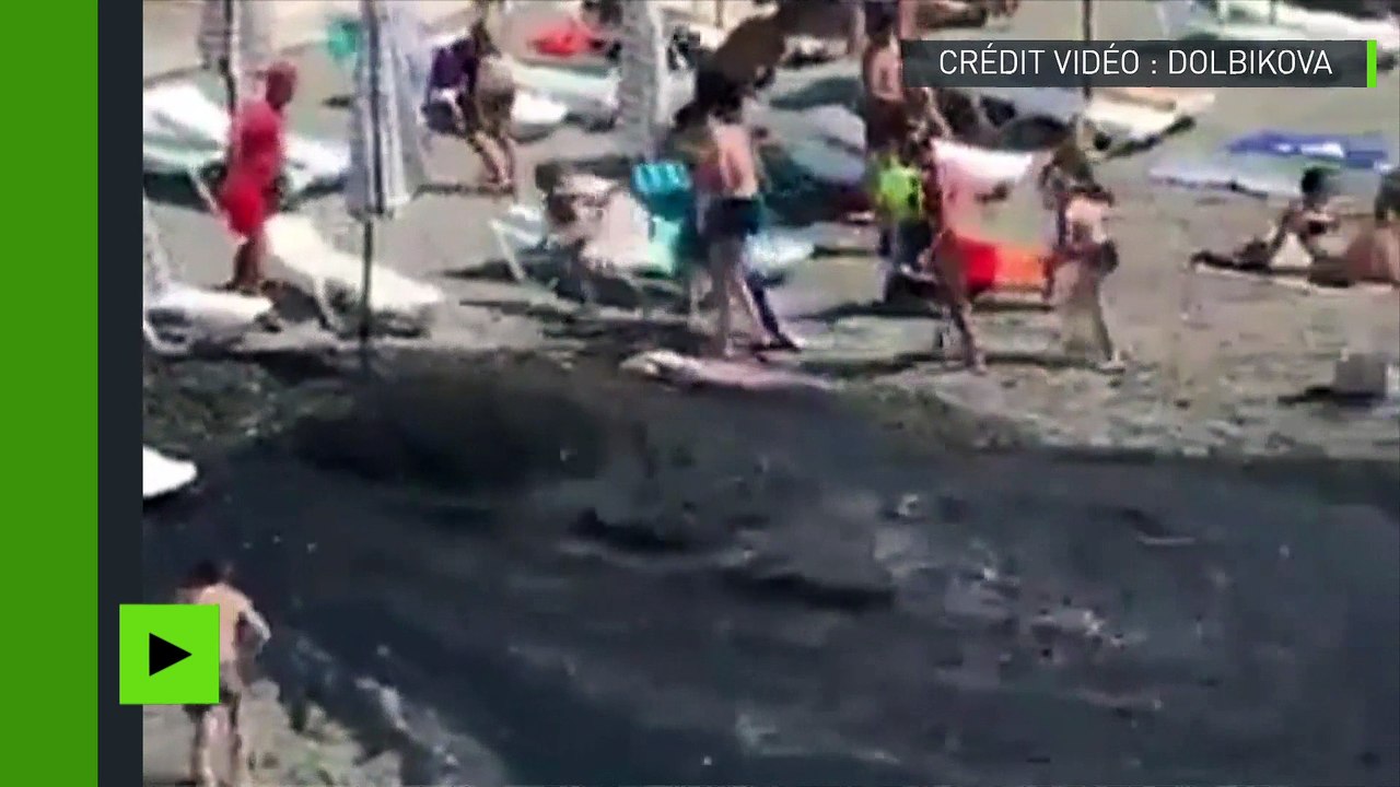 Evacuation soudaine d'eaux usées sur une plage de la mer Noire près de Sotchi