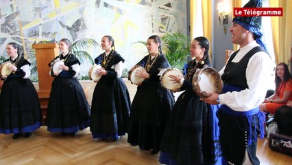 Fil. Les délégations étrangères accueillies à l'Hôtel de Ville.