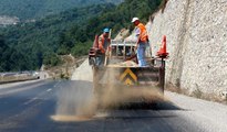 Zonguldak'ta sıcak havada asfalt eridi