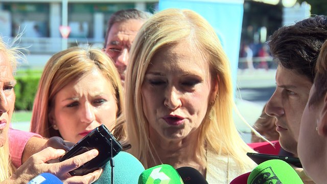 Cifuentes espera solución lo antes posible a huelga en el Prat