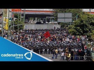 Video herunterladen: Maestros provocan caos en la Ciudad de México, ciudadanos molestos / Manifestación maestros 2013