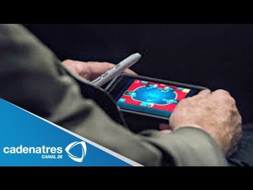 John McCain juega poker en pleno debate sobre intervención a Siria/ McCain plays poker full debate