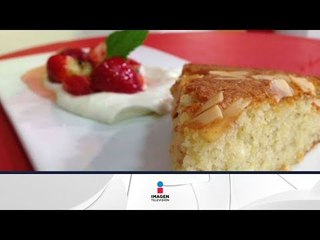 Pastel de almendras tostadas con fresas